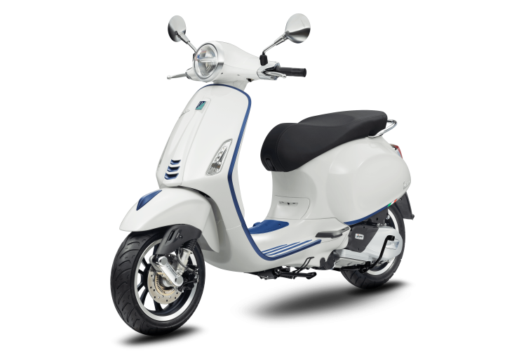 Vespa  Primavera S 125, White Innocenza, €7.78E7